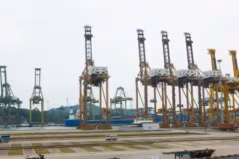 Industrial Dock Equipment Guide for Modern Distribution Centers
