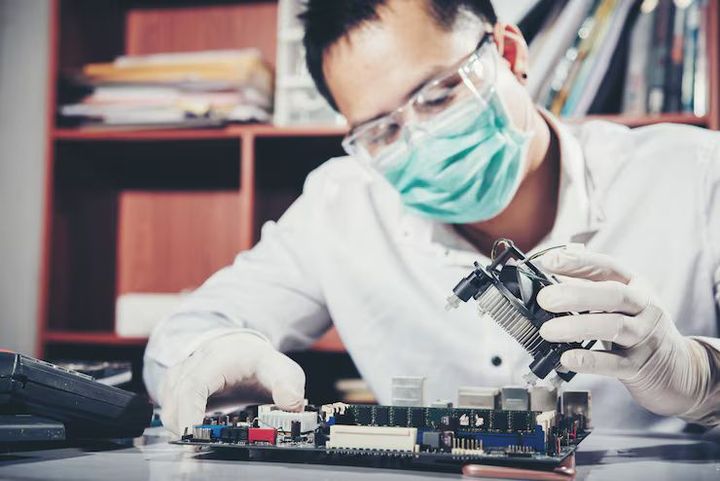 Microchip Manufacturing Guide: Step-by-Step Semiconductor Process for Beginners